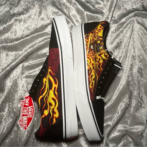 NWT Old Skool Vans Samurai Rising M 9/W 10.5 Black/True White VN0A3WKT44I Skull - Picture 2 of 7